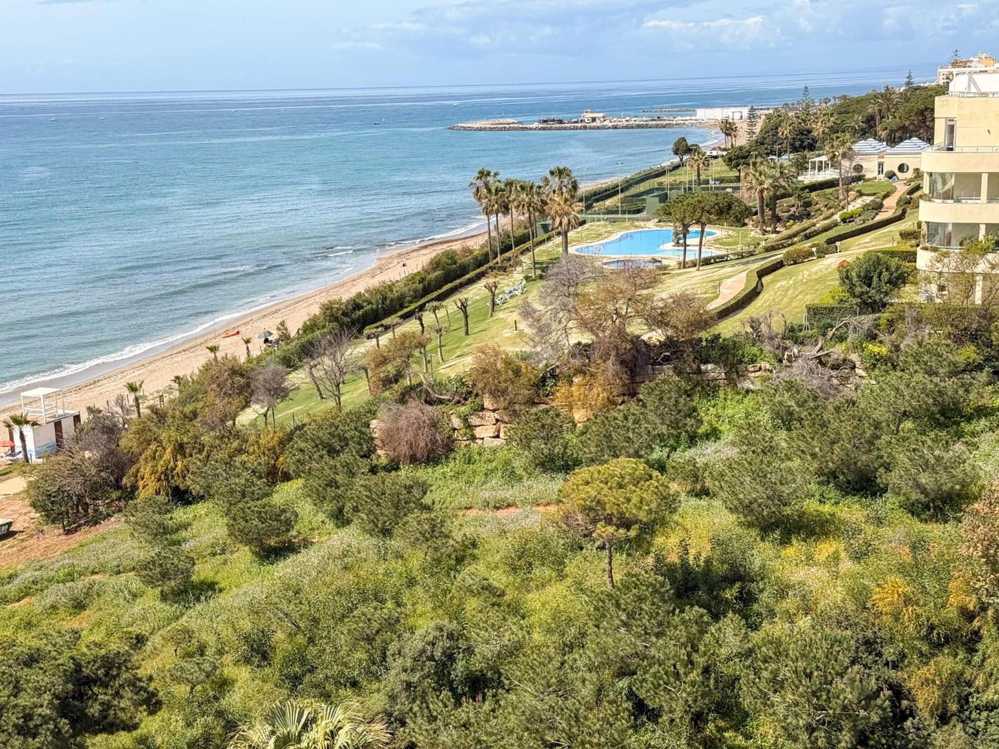 Casa La Luna- Beachfront 1br With Sea Views * Marbella
